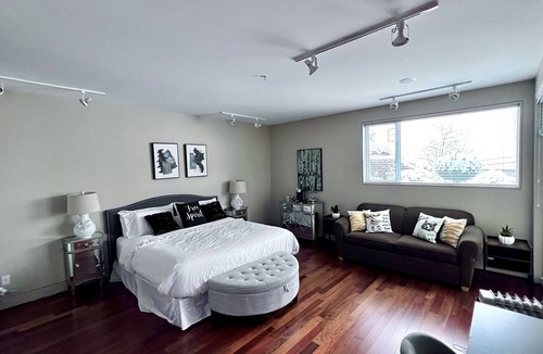 West Vancouver Apartment | Ocean View King Studio Room
