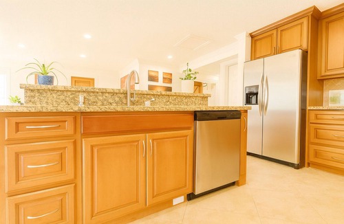 West Vancouver House | Ocean View · Scenic Trails, Cycling & Skiing · NON-BASEMENT 3B2B Suite West Van