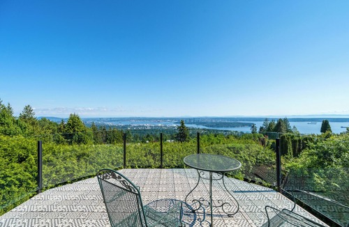 West Vancouver Villa | Ocean View Villa | Indoor Pool & Theater | 5BR