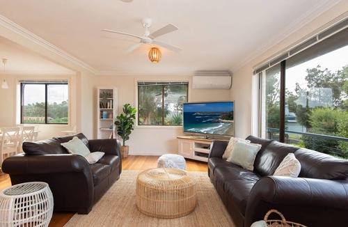 Malua Bay House | Ocean Views Walk to Malua Beach EV & Pet Friendly