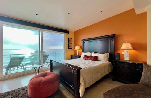 Playas De Tijuana House | Oceanfront Villa 4BR 4BA Real Mediterraneo with pool