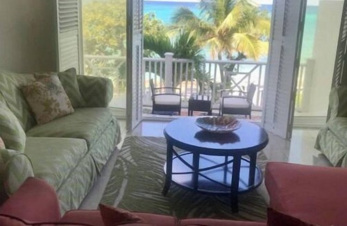 Gambier House | Oceanmist Seafront 4 bedroom townhouse with pool