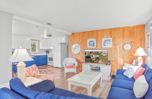 Salvo House | Oceanside Home w/Screened Porch, Grill, Nearby Beach Access. Flippin' Sweet!