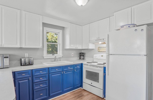 Salvo House | Oceanside Home w/Screened Porch, Grill, Nearby Beach Access. Flippin' Sweet!