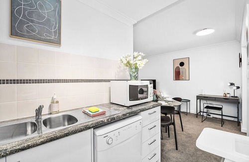 Perth Central Business District Apartment | Offering a blend of comfort and convenience, located just 5 minutes from Perth's CBD and the Convention Centre. Nestled behind the lush greenery of Kings Park , guests can enjoy peaceful scenery from the balcony yet be close enough to the city!