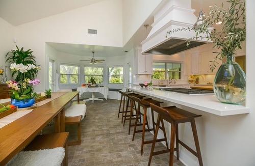 Ojai House | Ojai’s Modern Luxury Farmhouse Retreat on 10acres -Yoga Studio -hosts 16+