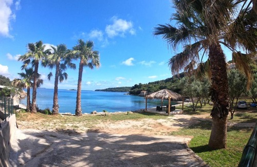 Molunat Apartment | Olive Garden Beachside Hideaway