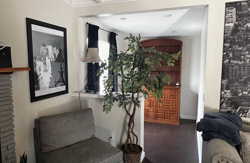 Santa Paula House | One bedroom house in historical Santa Paula. Pet friendly, Free WIFI