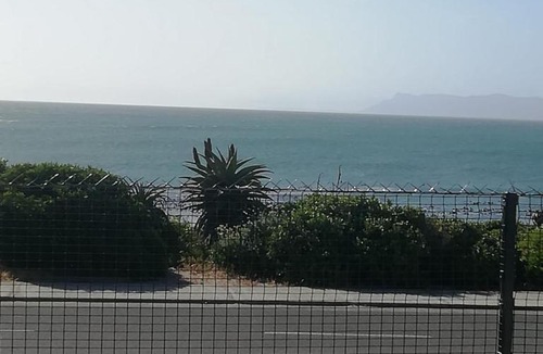 Gansbaai Apartment | Oppi Kus 35 Seafront
