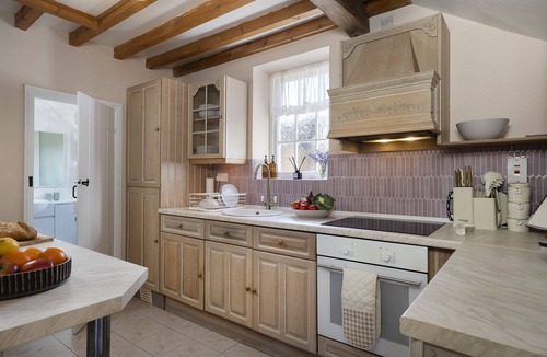 Hook Norton Cottage | Orchard Cottage, Hook Norton - a cottage that sleeps 4 guests in 2 bedrooms