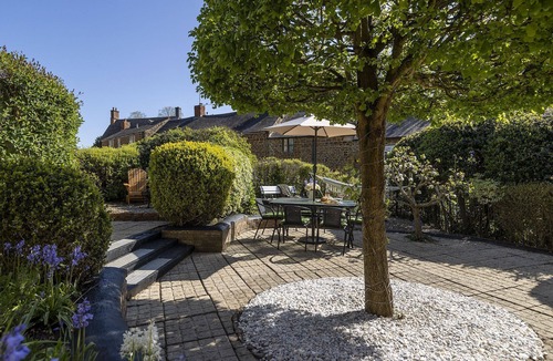 Hook Norton Cottage | Orchard Cottage, Hook Norton - a cottage that sleeps 4 guests in 2 bedrooms