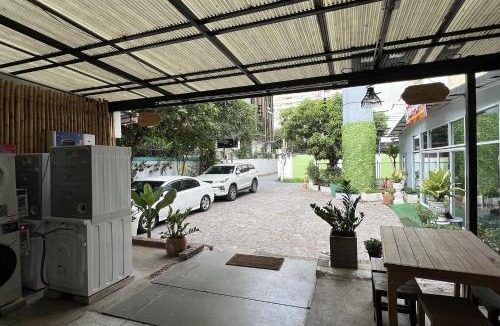 Nana Hostel | Orchid Hostel Near Bumrungrad hospital and Nana Market