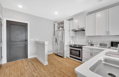 Plaza Midwood Apartment | Organic Modern ♥ King Bed ♥ In Plaza Midwood