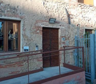 Colle di Val d'Elsa Hostel | Ostello Cartiera La Buca