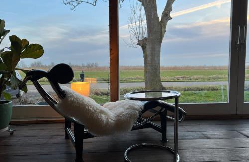 Monnickendam House | Over Lake
