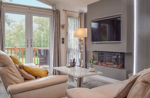 Tiddington Cottage | Overlooking the River Avon is this beautiful, peaceful and serene lodge.