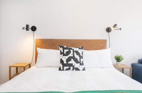 Paarl Apartment | Paarl Superior Studio 231 - With Onsite Parking & Comforts