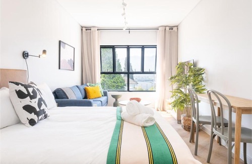 Paarl Apartment | Paarl Superior Studio 231 - With Onsite Parking & Comforts