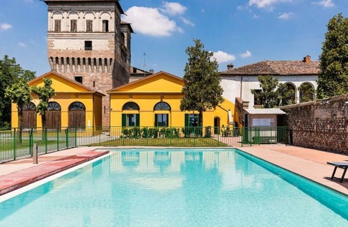 Torre Pallavicina House | Palazzo Barbò Comfortable holiday residence