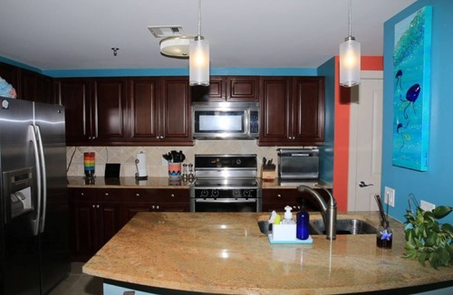 Galveston Condo | Palisade Palms, Cheerful, Modern Condo with Private Patio and Beachfront Access