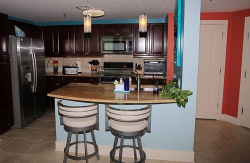 Galveston Condo | Palisade Palms, Cheerful, Modern Condo with Private Patio and Beachfront Access