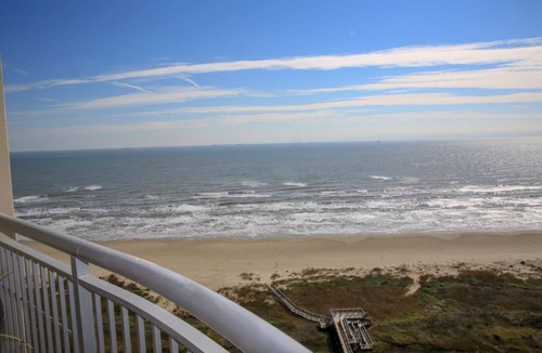 Galveston Condo | Palisade Palms, Cheerful, Modern Condo with Private Patio and Beachfront Access