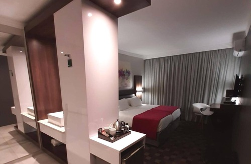 Brits Hotel | Palm Swift Luxury Accommodation