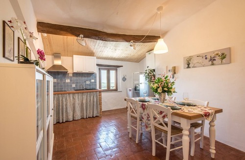 Radicondoli Apartment | "Panoramic Apartment" with Hill Views and Wi-Fi Connection