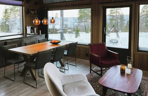 Ljordal House | Panoramic cabin at Fulufjellet with ski in ski out