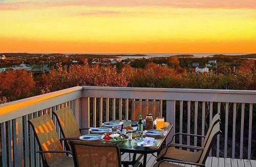 Terence Bay House | Panoramic Sunrise House
