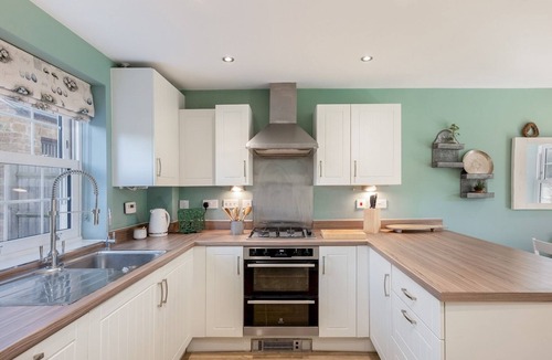 Deddington House | Pass the Keys | Former Show Home | 6 min walk to Deddington