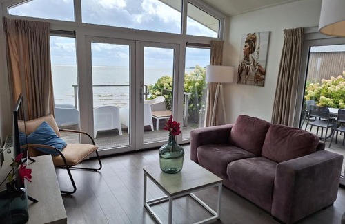 Bovenkarspel Resort | Pavilion Waterfront 6