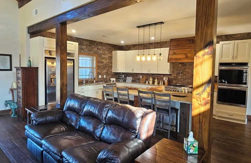 Dobson House | Peaceful 3-bedroom farmhouse on working dairy farm