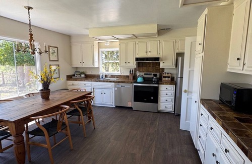 Solvang House | Peaceful 3BR Lavender Farmhouse Retreat