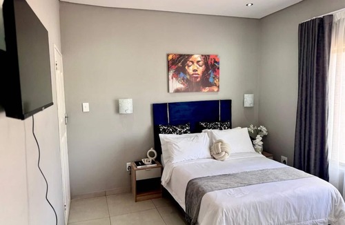 Centurion House | Peaceful Central location Fast WiFi & workspace 24/7 security cameras