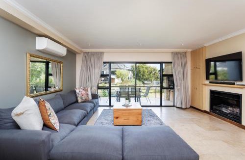 Cape Winelands Villa | Pearl Valley Golf Estate Lodge 1E