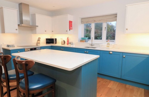 Whichford Cottage | PEEWIT COACH HOUSE, family friendly in Moreton-In-Marsh