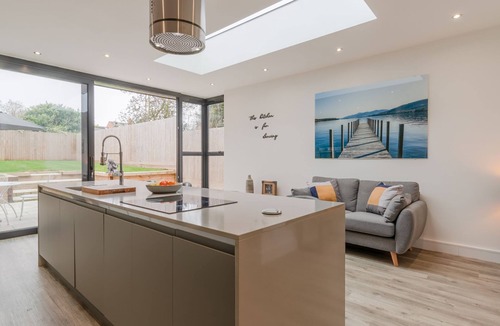 Stratford-upon-Avon Cottage | Percy House - sleeps 6 guests in 3 bedrooms