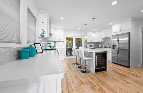 Pierpont Bay House | Perfect 4 Families! Walk To Beach, Private Jacuzzi