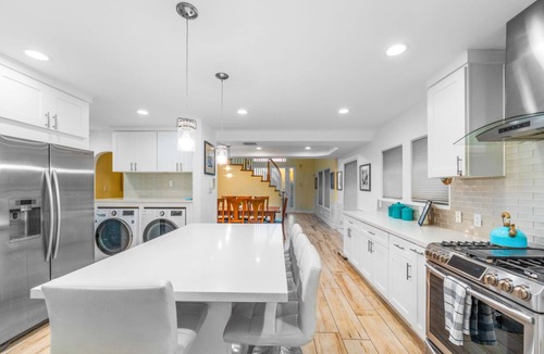 Pierpont Bay House | Perfect 4 Families! Walk To Beach, Private Jacuzzi