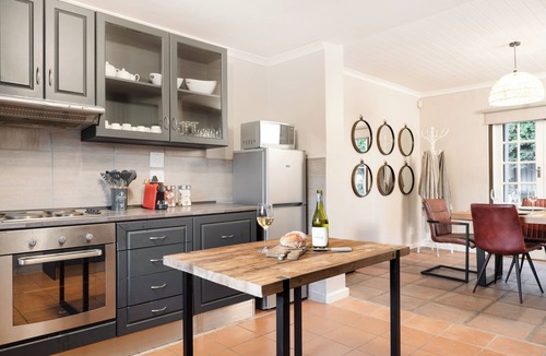 Stellenbosch House | Perfect family home to relax with private wood fired hot-tub