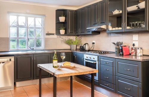 Stellenbosch House | Perfect family home to relax with private wood fired hot-tub