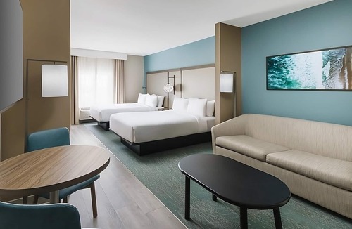 Marathon Hotel | Perfect Find! Outdoor Pool, Free Breakfast, Pets Are Welcome!