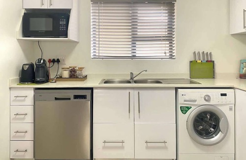 Fish Hoek Apartment | Perfect for Longer Stays | Work & Relax w/parking