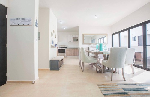 La Paz House | Perfect House communal Pool, Security and Comfort