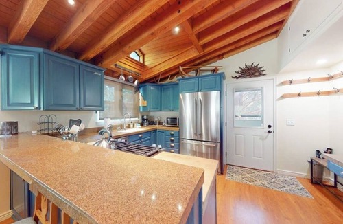 Sun Valley Condo | Perfect Mountain Gem Near Town & Slopes W/Free WiFi, Balcony & Shared Pool