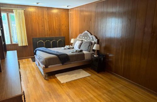 Bethesda House | Perfect Retreat in Bethesda with 5-Bedrooms Best Location