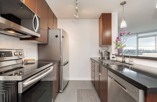 Chinatown Apartment | Perfect Vancouver Getaway | Central 2BR/2BA+Sofa Bed
