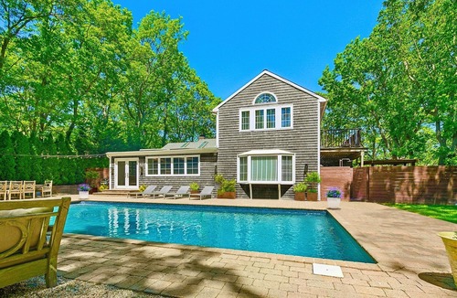 Noyack House | Perfection in Sag Harbor : 5 Bedrooms with saltwater pool - walk to Beach