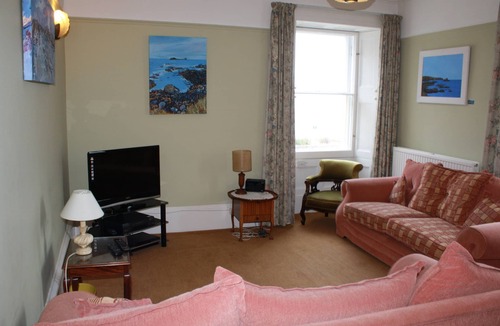 North Berwick House | Perfectly located for town and beach - Victorian terraced house near East Beach. Sleeps 7